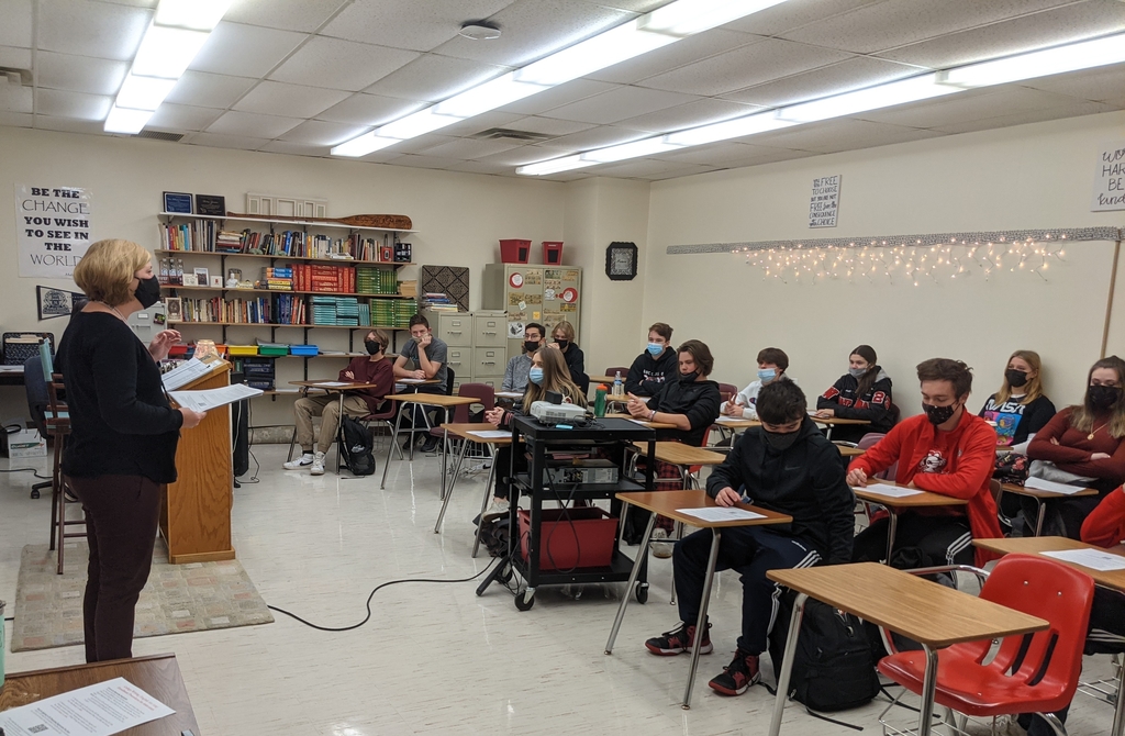 LWC English Department Chair, Mrs. Yanule, reviewed JJC Dual Credit requirements with all junior students interested in taking College Writing next year.  If you have any questions about the class enrollment procedures, please see your English teacher or Mrs. Yanule directly.