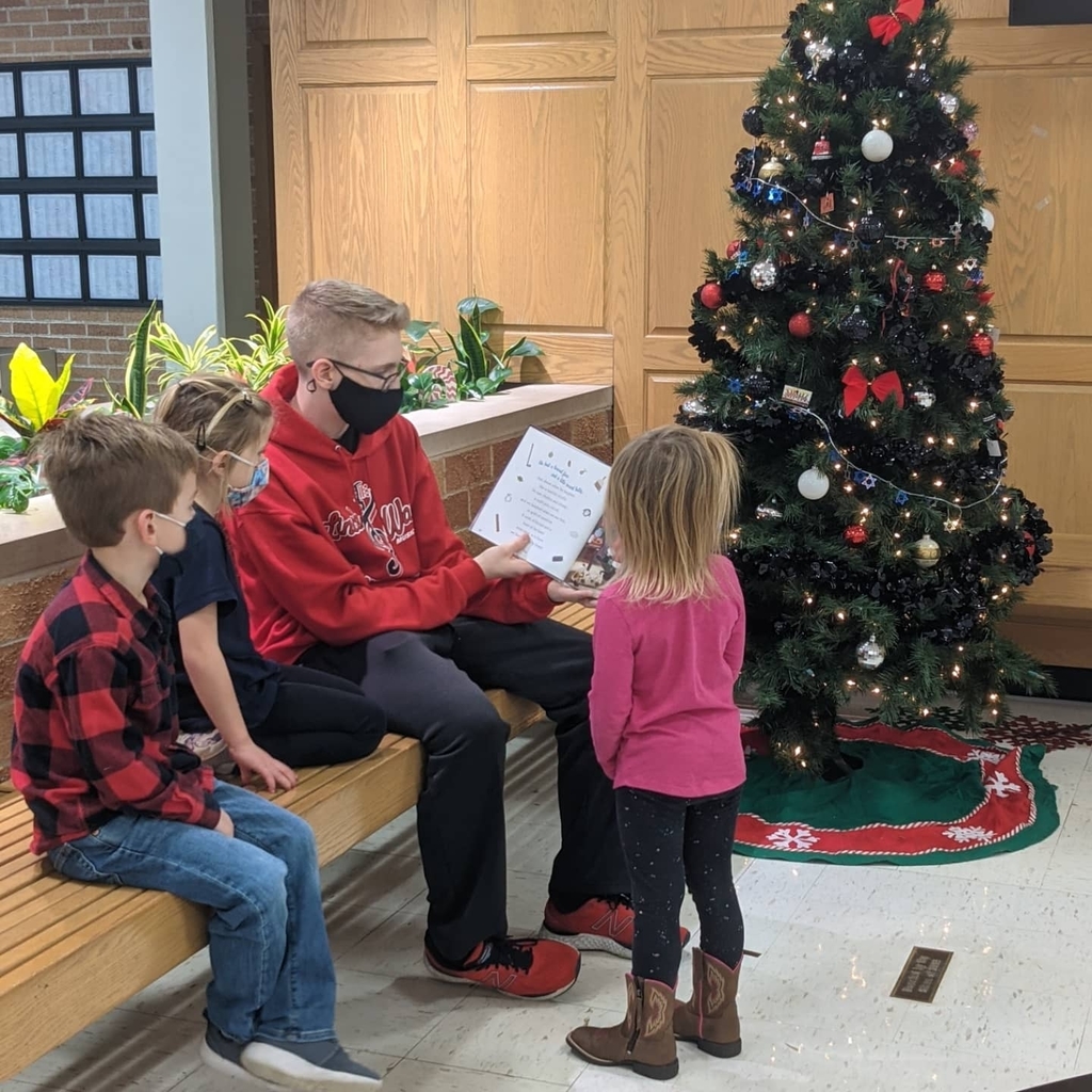 Thank you to our Future Educators of America for hosting a fun holiday event for kids!  During this event kids made a holiday ornament, played games, read stories and took home a snack.